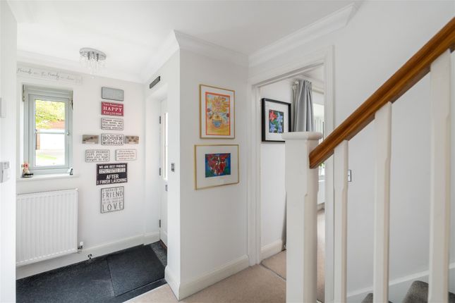 4, Fitzalan Place, Crawley photo 3