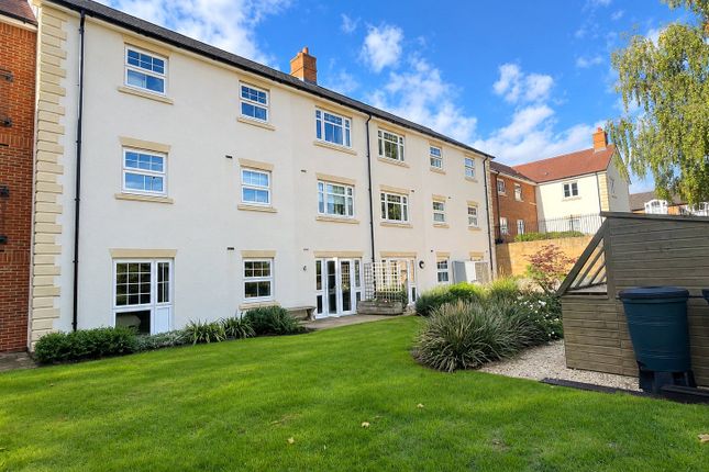 2-bed house on 1 Queen Elizabeth Place,, Orchard Lane, Hampshire, £350,000