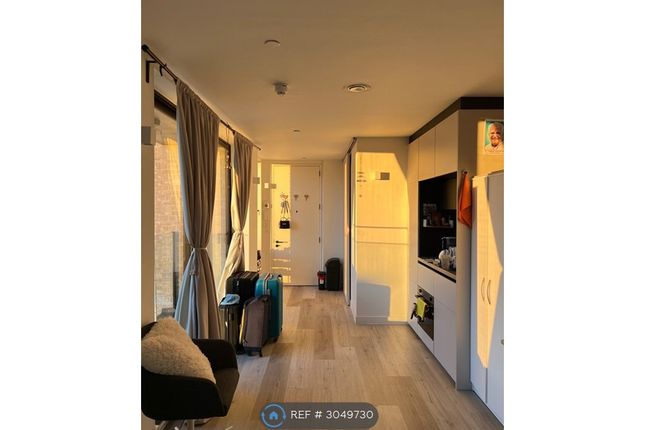 Studio flat on Flat, Ferme House A Greenhill Way, Harrow, £1,375/mo