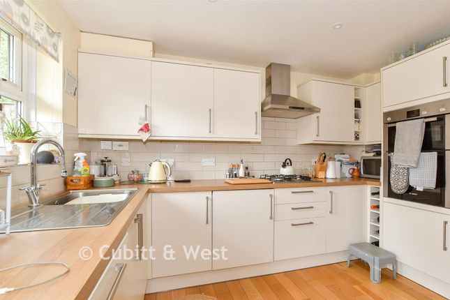 5, The Dene, Horsham photo 4
