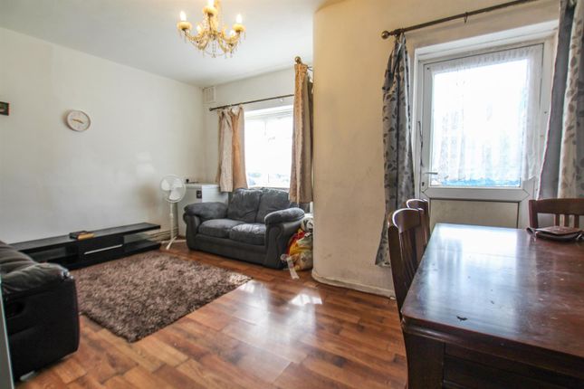 Flat 8, Rogers House, Rusholme Avenue, Dagenham photo 2