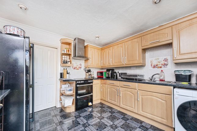 4, Ferndale, Milton Keynes photo 3