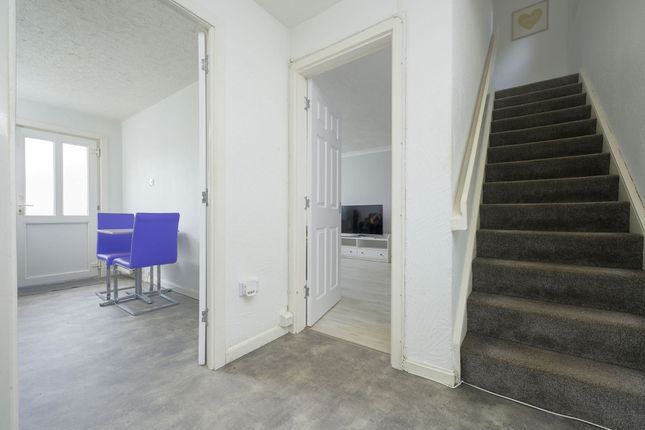 25 Mathieson Place, Dunfermline photo 2