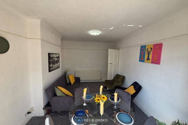 Firs Drive, Hounslow photo 2