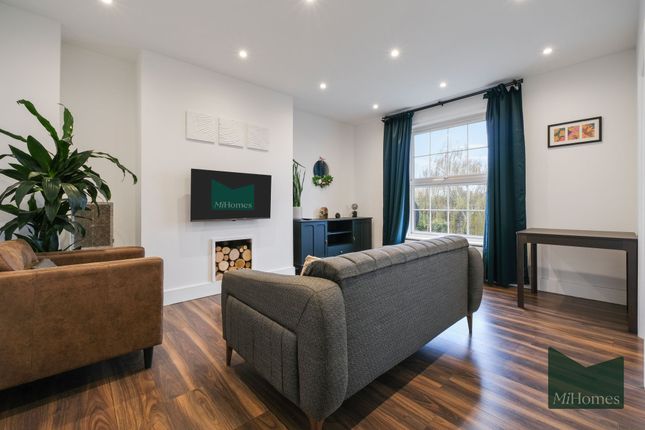 10 Masefield Crescent, London photo 2