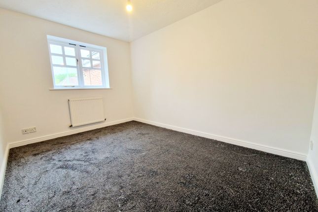 Terraced house to rent in Isis Close, Salford