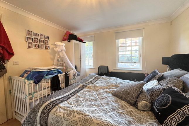 1 Lucas Court, Romeland, Borehamwood photo 4