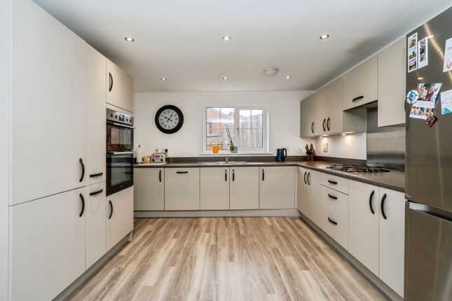 85, Harrison Way, Southampton photo 3