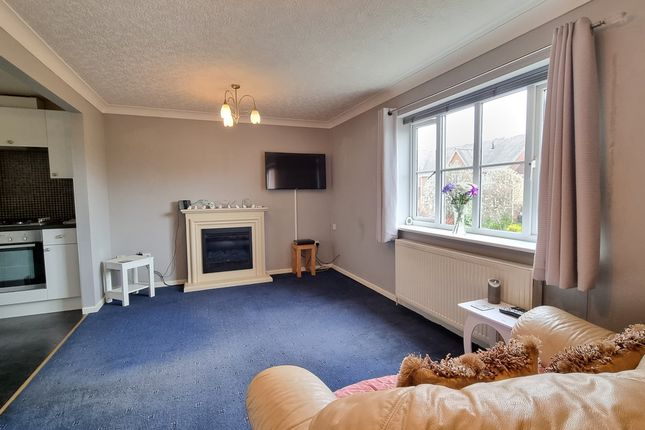 Flat for sale in Pound Way, Southam