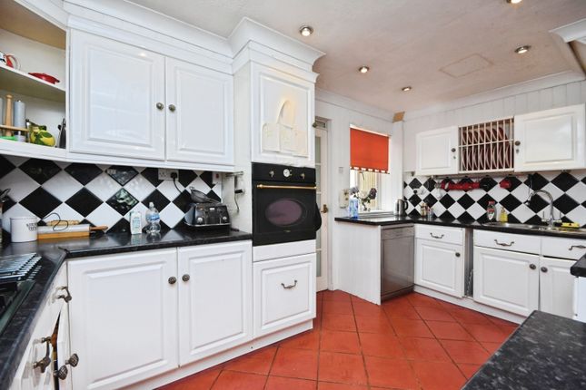 32, Silver Street, Witham photo 4