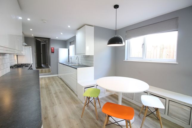 8-bed terraced on 16, Rhymney Terrace, Cardiff, £4,360/mo