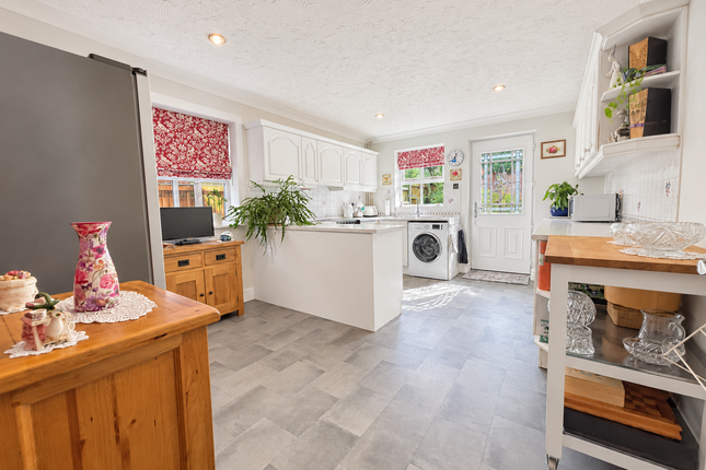32, Elwin Road, Colchester photo 2