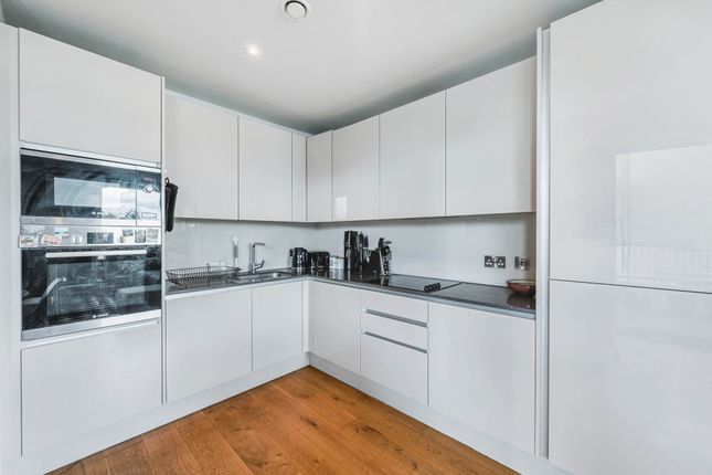 13 Isambard Court, Paddlers Avenue, Brentford photo 4