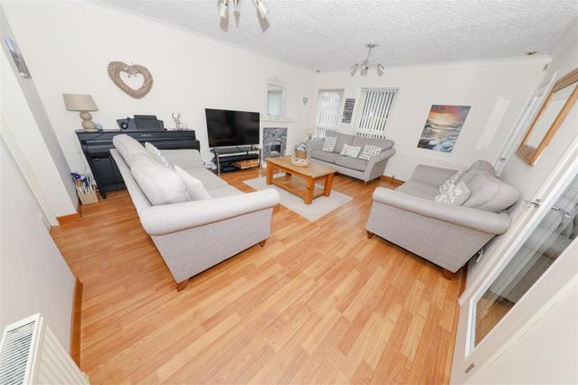 7, Glentress Gardens, Glenrothes photo 5