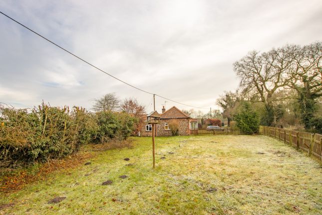 Lime Tree Bungalow, Saxthorpe Road, Melton Constable photo 2