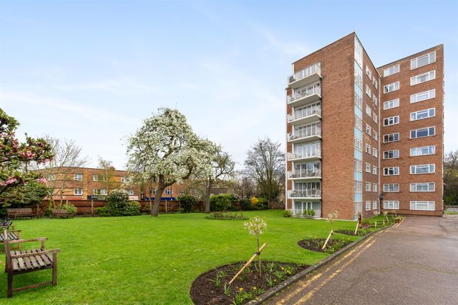 Flat for sale in The Hollies, New Wanstead, Wanstead