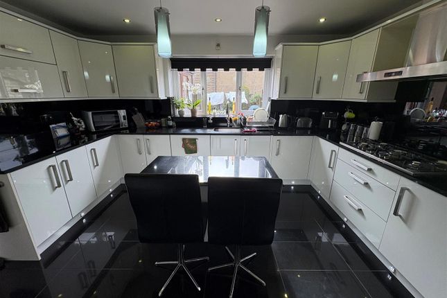 6, The Pickerings, Bradford photo 2