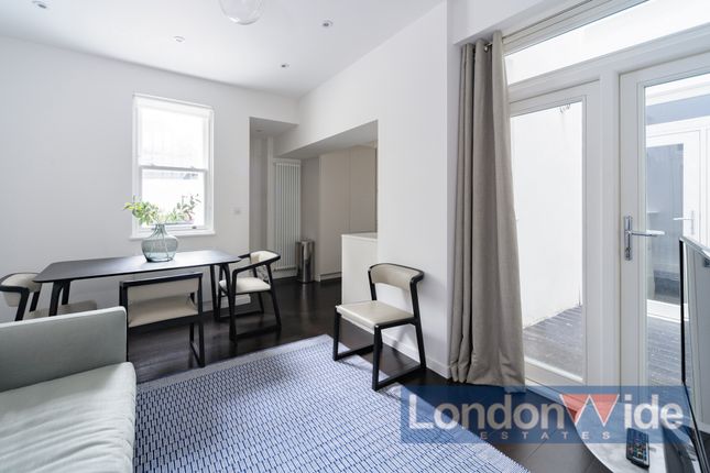 Flat to rent in St Stephens Gardens, Notting Hill