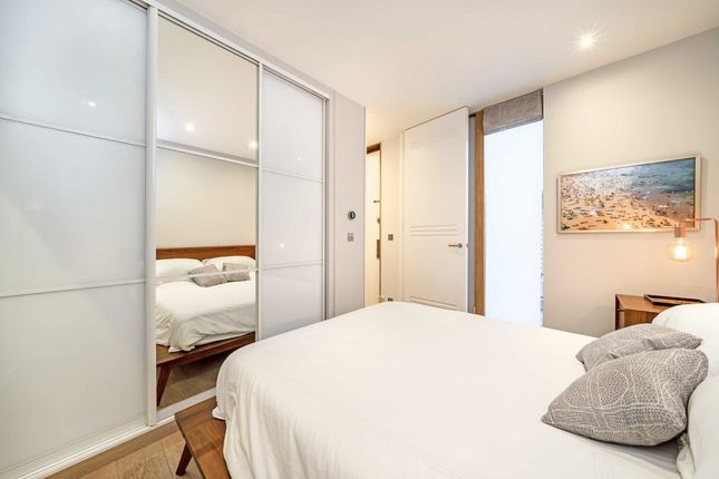 7, Simon Close, London photo 4