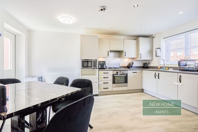 2, Colliers Way, Leigh photo 5