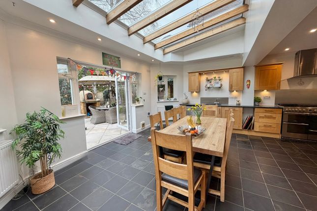 Crofton, Pine Avenue, CAMBERLEY photo 4