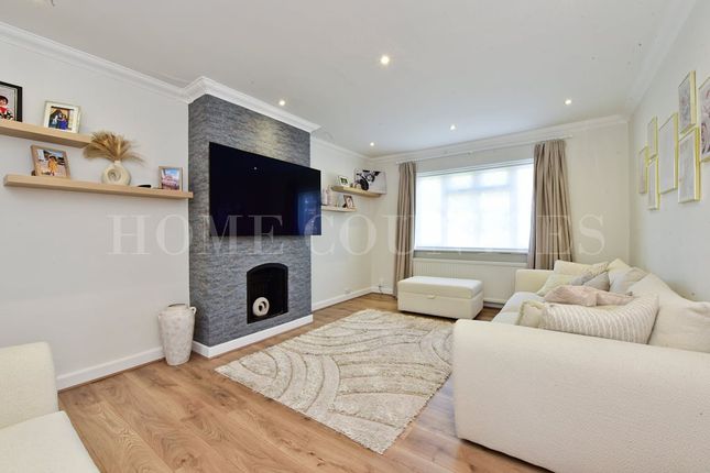 120, Billy Lows Lane, Potters Bar photo 2