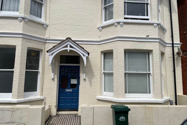 Flat to rent in Granville Road, Hove