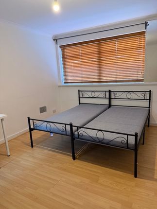 4 St Mary Le Park Court SW11 4PJ, London photo 2