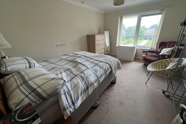 Flat for sale in Reeve Court, Stratton Drive, St. Helens