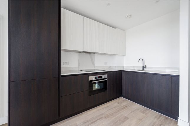 Flat to rent in Heartwood Boulevard, Acton