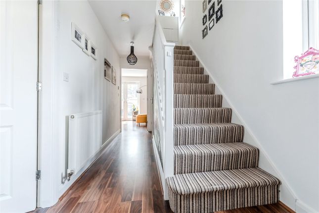 55, Edison Way, Leeds photo 4