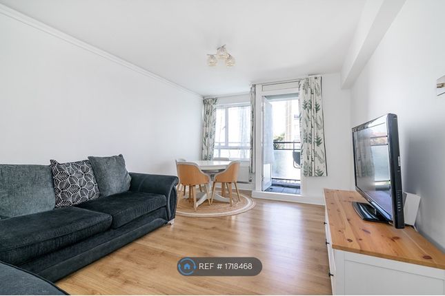 Flat to rent in Gilbert House, London