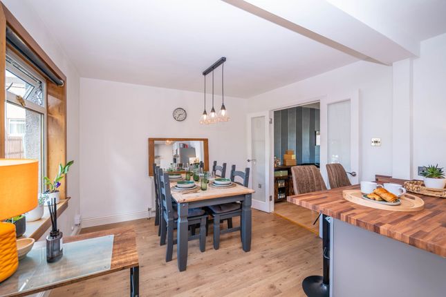 18 Thomson Court, Broxburn photo 3