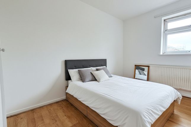 7 Nigel Close, Northolt photo 5