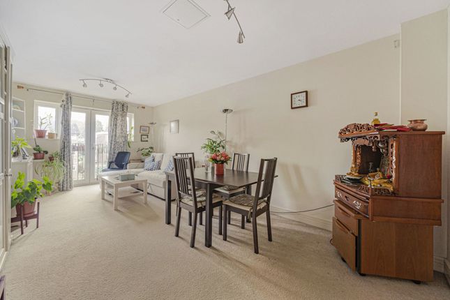 12, Albany House, Surbiton photo 2