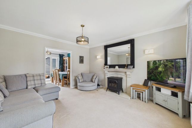 38, Haywain Close, Ashford photo 2