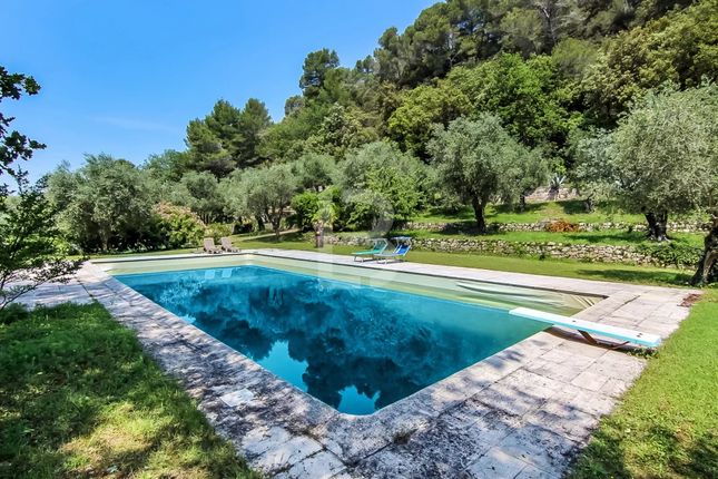 Detached house for sale in Grasse, 06130, France