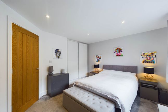 Flat for sale in Glenview Road, Boxmoor