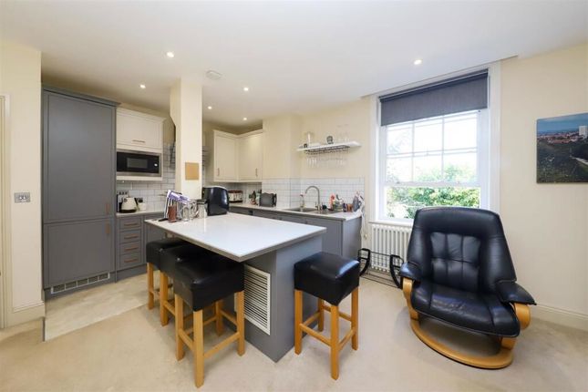 Flat 6  Harefield House, High Street, Uxbridge photo 2