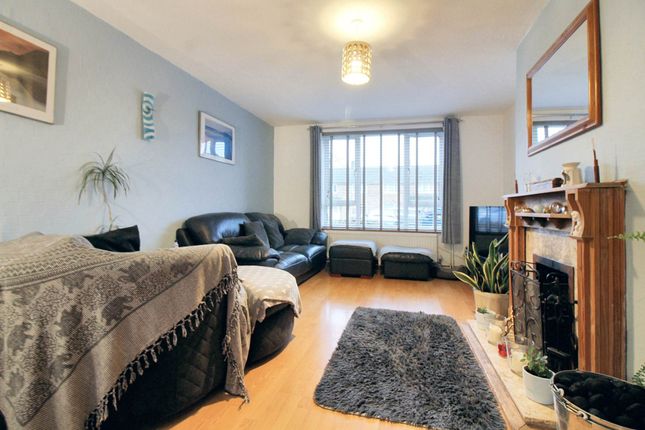 65, Springhill Road, Aylesbury photo 4