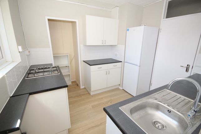 Flat to rent in Kings Drive, Wembley, Middlesex