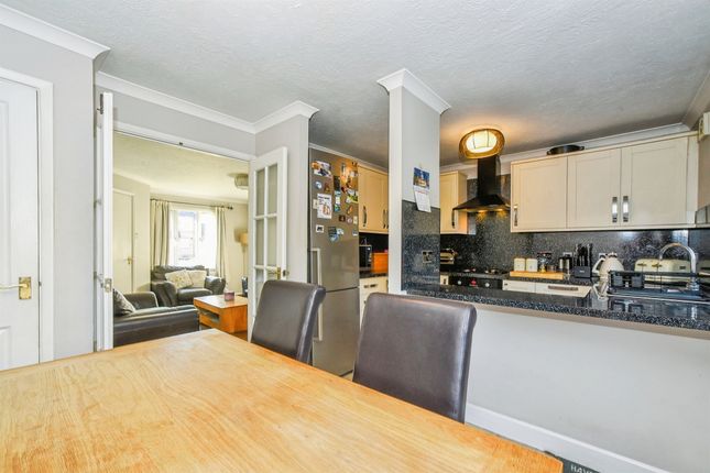 16, Water Mint Way, Calne photo 4