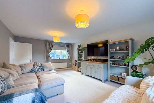 Weavers Mill Way, Holmfirth photo 3