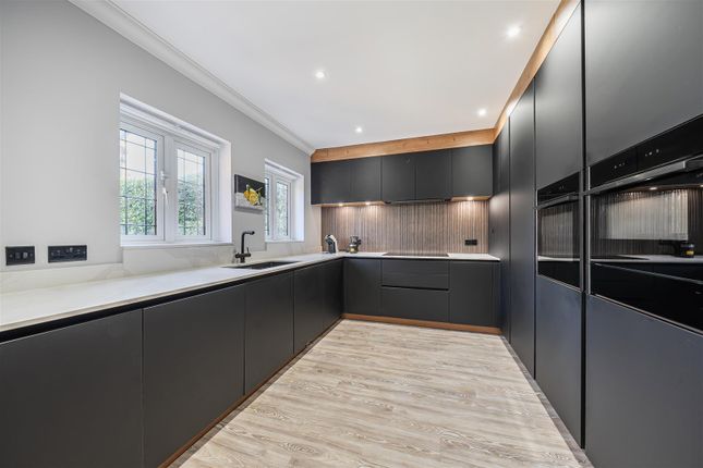 Greenside, Golf Drive, Camberley photo 3