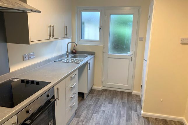 25, Potters Mead, Littlehampton photo 3