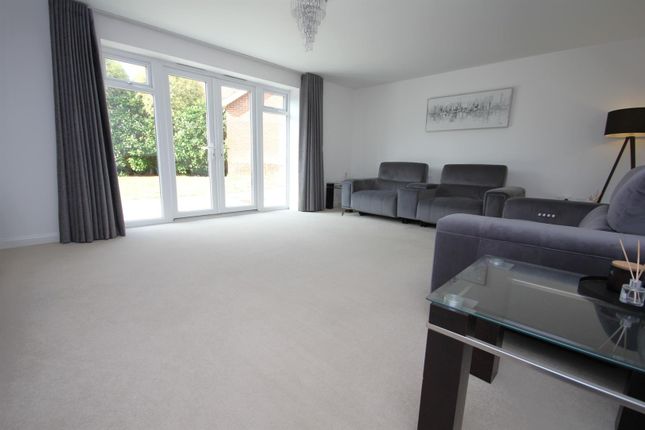 45, Cleverley Rise, Bursledon photo 3