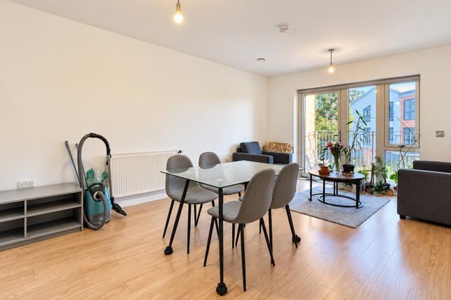 9 Telford Road, London photo 3