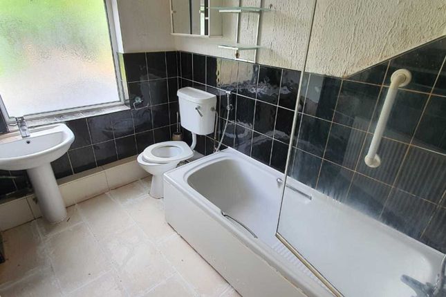 Room to rent in Sarehole Road, Hall Green, Birmingham