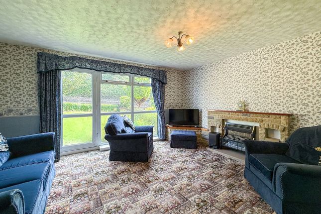 48, Holmfirth Road, Holmfirth photo 3