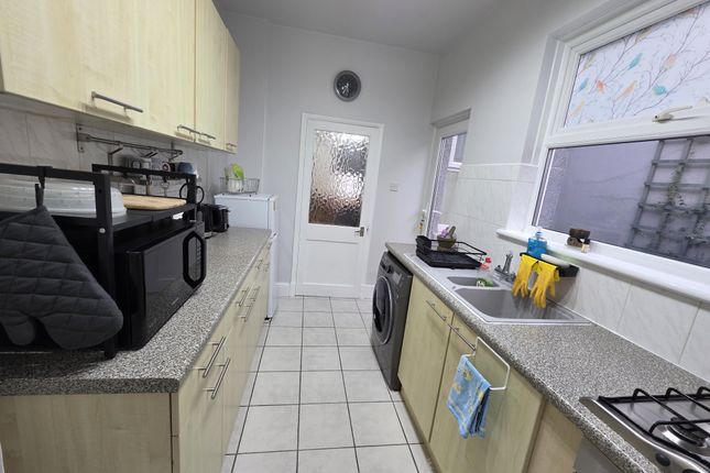 Lndn-Syl964 26,, Sylvan Road, London photo 3